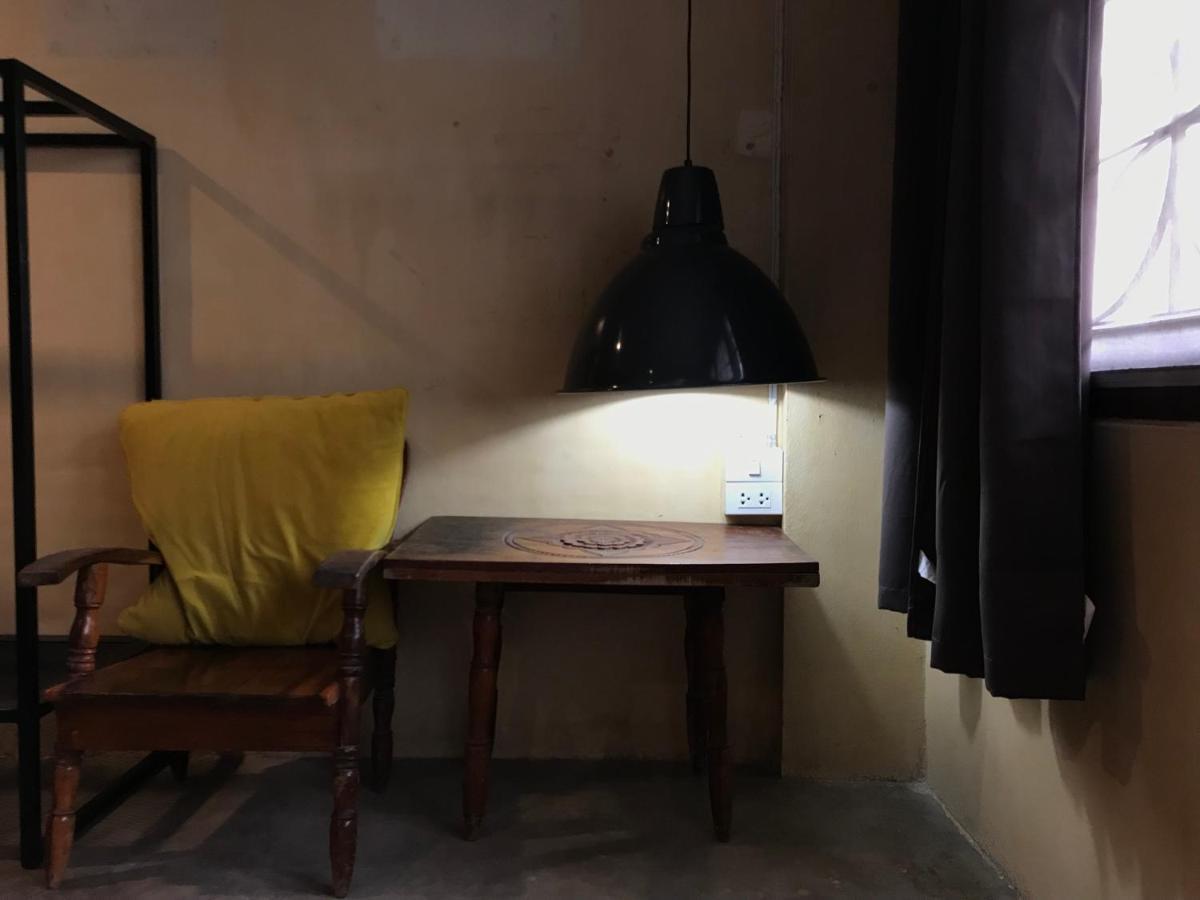 Boundary Hostel And Cafe Surat Thani Buitenkant foto